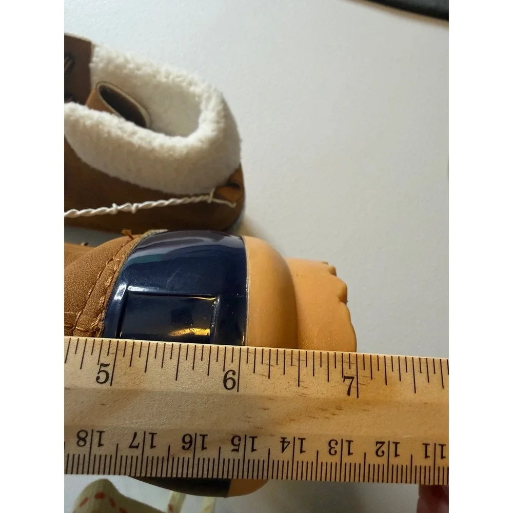 Navy Blue and Tan Faux Shearling Lined Lace Up Duck Boots Size 10